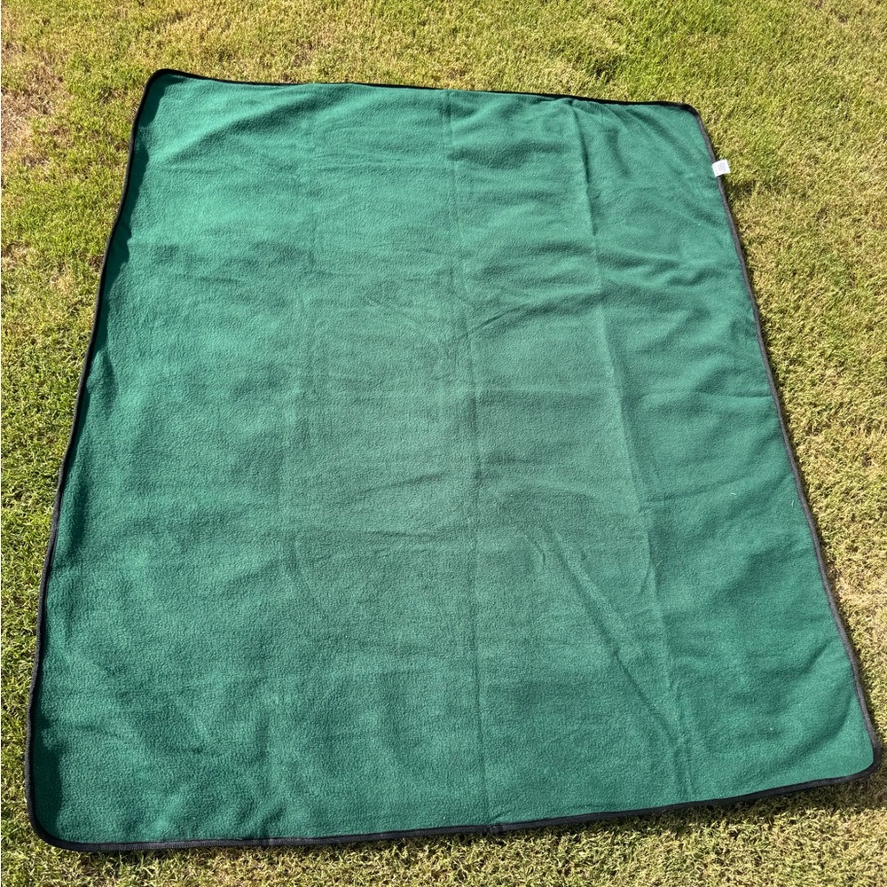 Apple-branded Exclusive Green Outdoor Picnic Blanket